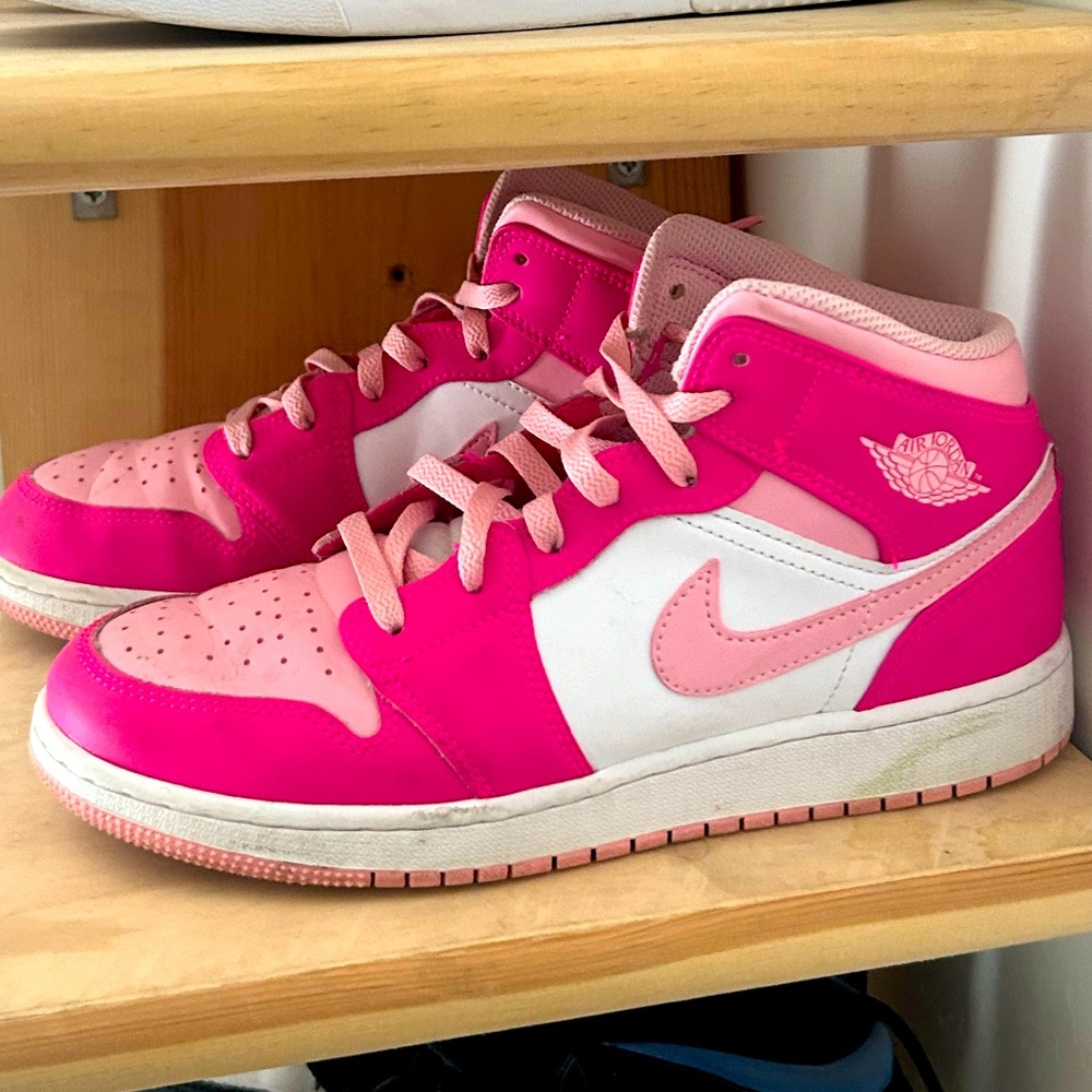 nike hot pink jorden's